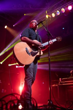 Orlando, Florida, ABD - 09.01.2018: Rahibe Hazel özel konuk Trae Pierce ve Florida 'daki T Stones ile birlikte Blues Evi' nde canlı performans sergiliyor.