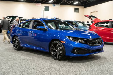 Toledo, Ohio, ABD - 02.07.2020: Büyük Toledo Otomobil Fuarı 2020, The Blade tarafından sunuldu, en yeni araç modelleri ve otomotiv teknolojisinde son gelişmeler.