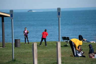 Harrison Township, Michigan, ABD - 25 Nisan 2020: Covid-19 Corona Virüsü sırasında Michigan Metro Parkı etkinliği.
