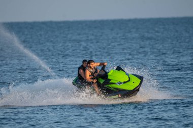 Şahsi su araçları ve jet ski 'ler Büyük Göller' de eğleniyor.