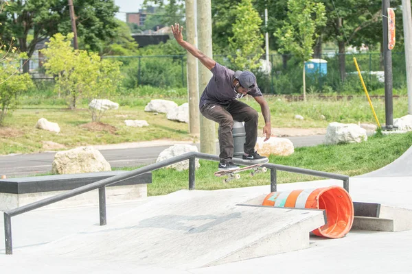 Detroit Michigan Usa 2019 Pattinatori Che Praticano Loro Abilità Skateboard — Foto Stock