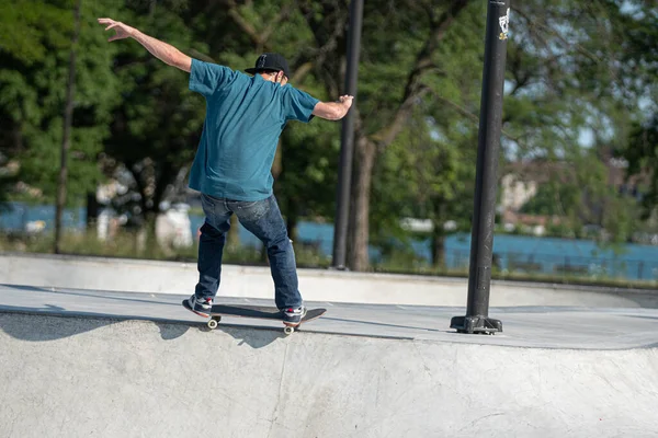 Detroit Michigan Usa 2019 Pattinatori Praticano Loro Trucchi Skateboard Nello — Foto Stock