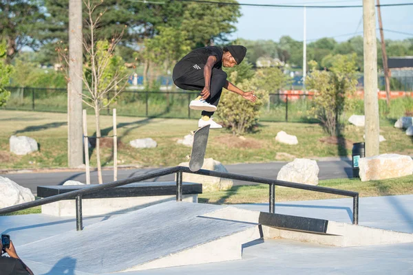 Detroit Michigan Usa 2019 Skater Üben Ihre Tricks Bei Sonnigem — Stockfoto