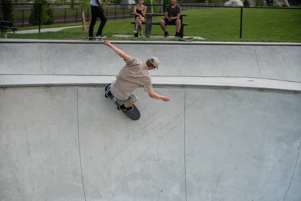 Detroit Michigan Usa 2019 Skaters Practicing Tricks Sunny Day Detroit — Stock Photo, Image