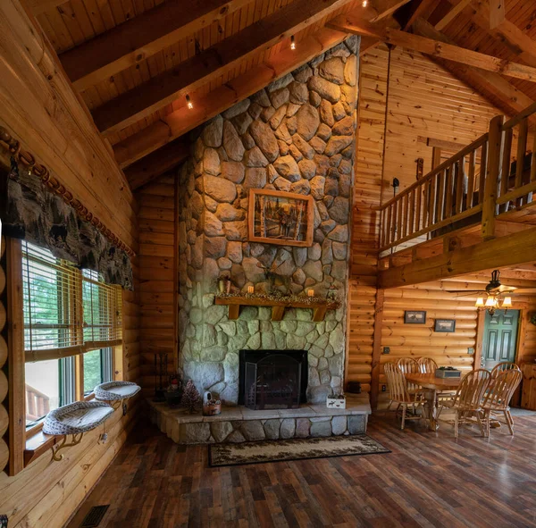 Kulübe tarzı ev satışa sunuldu. 9-15-19.