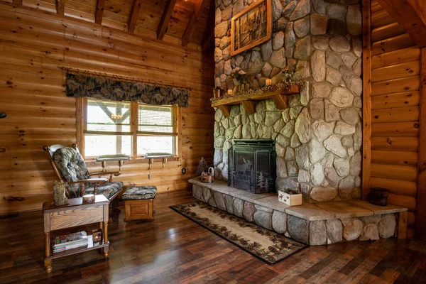 Kulübe tarzı ev satışa sunuldu. 9-15-19.