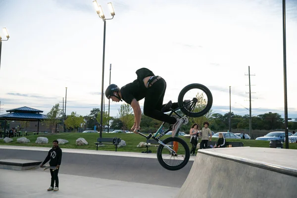 Detroit Michigan Usa 2019 Skater Und Biker Üben Tricks Der — Stockfoto