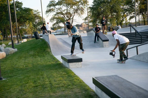 Detroit Michigan Usa 2019 Εξάσκηση Skaters Και Ποδηλάτες Σούρουπο Στο — Φωτογραφία Αρχείου