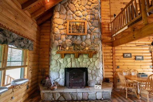 Kulübe tarzı ev satışa sunuldu. 9-15-19.