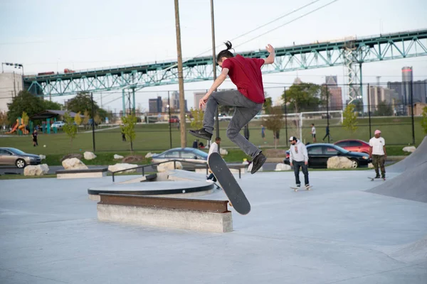 Detroit Michigan Usa 2019 Skater Und Biker Üben Tricks Der — Stockfoto