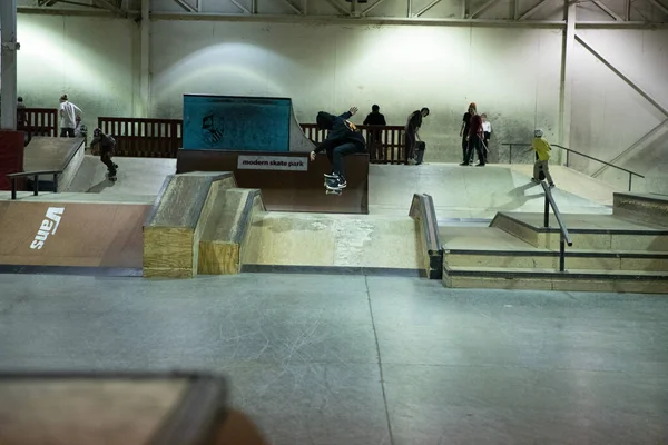 Royal Oak Michigan Usa 2019 Skaters Bikers Practice Tricks Indoor — Stock Photo, Image