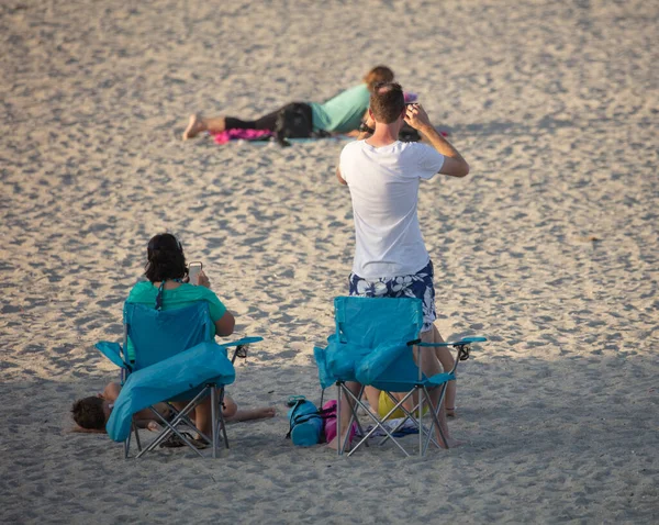 Jeune Couple Sur Plage — Photo