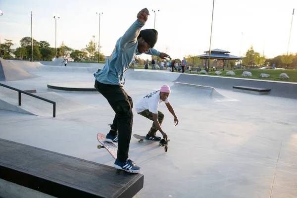 Detroit Michigan Usa 2019 Skaters Bikers Practice Trick Dusk Detroit — 스톡 사진