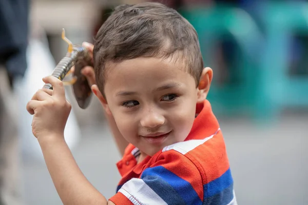 Retrato Menino Com Uma Escova — Fotografia de Stock