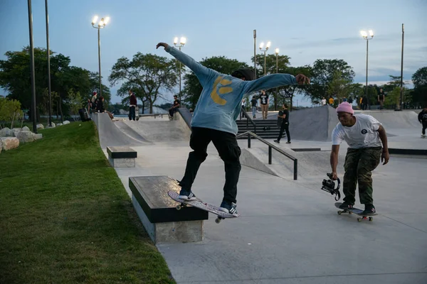 Detroit Michigan Usa 2019 Skaters Bikers Practice Trick Dusk Detroit — 스톡 사진