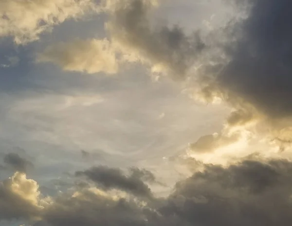 Céu Dramático Com Nuvens — Fotografia de Stock