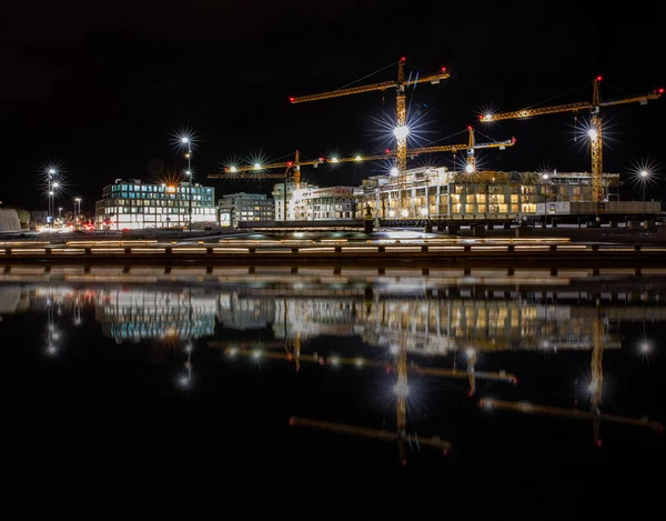 Guindastes Que Trabalham Turno Noite Estão Construindo Seu Projeto — Fotografia de Stock