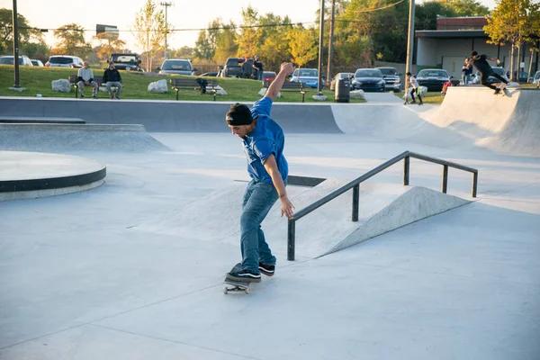 Detroit Michigan Usa 2019 Skater Und Biker Beim Üben Skatepark — Stockfoto