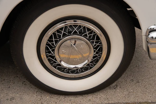 Vintage Car Wheel Eastern Market Detroit — Stock Photo, Image