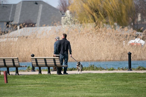 Harrison Township, Michigan, ABD - 10 Mayıs 2020: Covid-19 sırasında Michigan Metro Parkı etkinliği, Corona Virüsü.