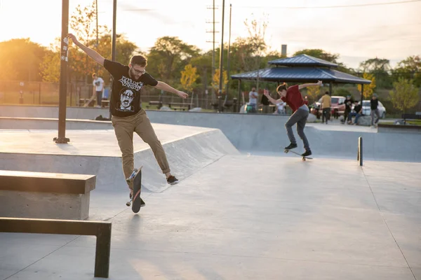 Detroit Michigan Usa 2019 Skaters Bikers Practice Trick Dusk Detroit — 스톡 사진