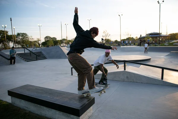 Detroit Michigan Eua 2019 Patinadores Motociclistas Praticam Truques Entardecer Detroit — Fotografia de Stock