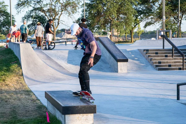 Detroit Michigan Eua 2019 Patinadores Praticando Seus Truques Dia Ensolarado — Fotografia de Stock