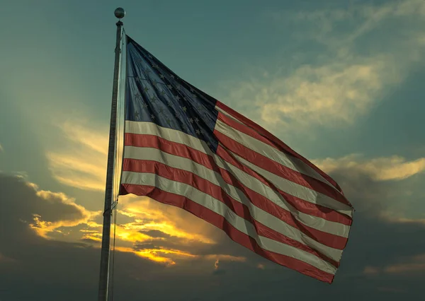 美国国旗在金色的夕阳后面闪耀 — 图库照片