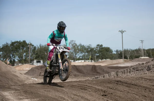 Orlando Florida Usa 2018 Piloti Motocross Praticano Trucchi Abilità Sulle — Foto Stock