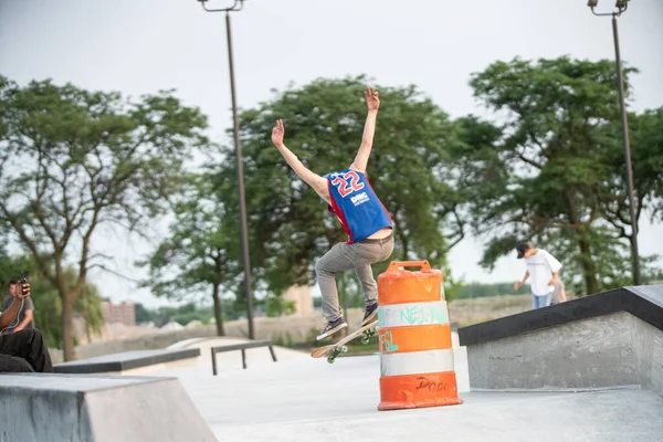 Detroit Michigan Usa 2019 Skater Üben Ihre Tricks Bei Sonnigem — Stockfoto