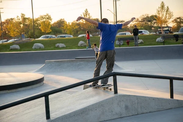 Detroit Michigan Usa 2019 Skater Und Biker Beim Üben Skatepark — Stockfoto