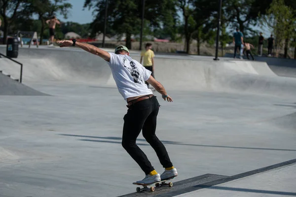 Детройт Мічиган Сша 2019 Скейтери Практикують Свої Скейтбордові Трюки Детройтському — стокове фото