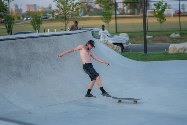 Detroit Michigan Usa 2019 Skaters Performing Tricks Skate Park Детройті — стокове фото