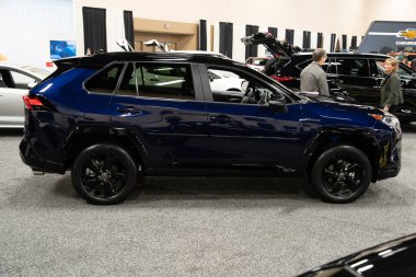 Toledo, Ohio, ABD - 02.07.2020: Büyük Toledo Otomobil Fuarı 2020, The Blade tarafından sunuldu, en yeni araç modelleri ve otomotiv teknolojisinde son gelişmeler.