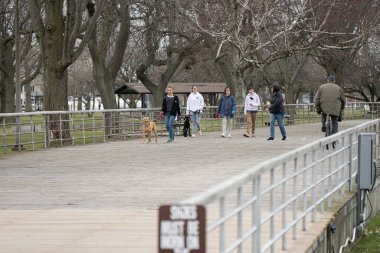 Harrison Township, Michigan, ABD - 4 Nisan 2020: Covid-19 Corona Virüsü sırasında Michigan Metro Parkı etkinliği.
