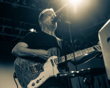 Orlando, Florida, ABD - 07.20.2018: Blues House of Orlando 'da canlı performans sergileyen Vahşi Kadınlar.