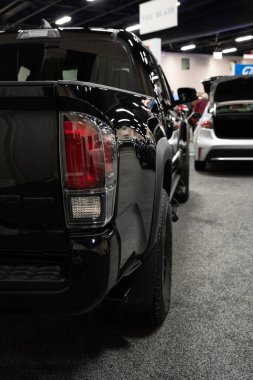 Toledo, Ohio, ABD - 02.07.2020: Büyük Toledo Otomobil Fuarı 2020, The Blade tarafından sunuldu, en yeni araç modelleri ve otomotiv teknolojisinde son gelişmeler.