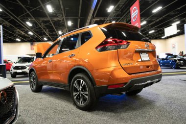 Toledo, Ohio, ABD - 02.07.2020: Büyük Toledo Otomobil Fuarı 2020, The Blade tarafından sunuldu, en yeni araç modelleri ve otomotiv teknolojisinde son gelişmeler.