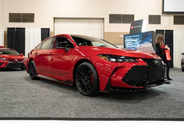 Toledo, Ohio, ABD - 02.07.2020: Büyük Toledo Otomobil Fuarı 2020, The Blade tarafından sunuldu, en yeni araç modelleri ve otomotiv teknolojisinde son gelişmeler.