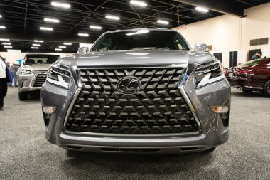 Toledo, Ohio, ABD - 02.07.2020: Büyük Toledo Otomobil Fuarı 2020, The Blade tarafından sunuldu, en yeni araç modelleri ve otomotiv teknolojisinde son gelişmeler.