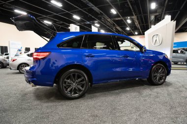 Toledo, Ohio, ABD - 02.07.2020: Büyük Toledo Otomobil Fuarı 2020, The Blade tarafından sunuldu, en yeni araç modelleri ve otomotiv teknolojisinde son gelişmeler.