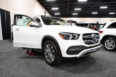 Toledo, Ohio, ABD - 02.07.2020: Büyük Toledo Otomobil Fuarı 2020, The Blade tarafından sunuldu, en yeni araç modelleri ve otomotiv teknolojisinde son gelişmeler.