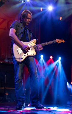 Orlando, Florida, ABD - 09.01.2018: Rahibe Hazel özel konuk Trae Pierce ve Florida 'daki T Stones ile birlikte Blues Evi' nde canlı performans sergiliyor.