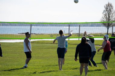 Harrison Township, Michigan, ABD - 15 Mayıs 2020: Covid-19 Corona Virüsü sırasında Michigan Metro Parkı etkinliği.