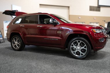 Toledo, Ohio, ABD - 02.07.2020: Büyük Toledo Otomobil Fuarı 2020, The Blade tarafından sunuldu, en yeni araç modelleri ve otomotiv teknolojisinde son gelişmeler.