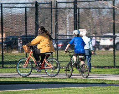 Harrison Township, Michigan, ABD - 25 Nisan 2020: Covid-19 Corona Virüsü sırasında Michigan Metro Parkı etkinliği.