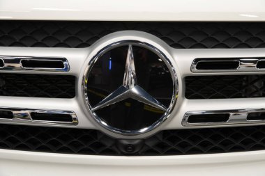 Toledo, Ohio, ABD - 02.07.2020: Büyük Toledo Otomobil Fuarı 2020, The Blade tarafından sunuldu, en yeni araç modelleri ve otomotiv teknolojisinde son gelişmeler.