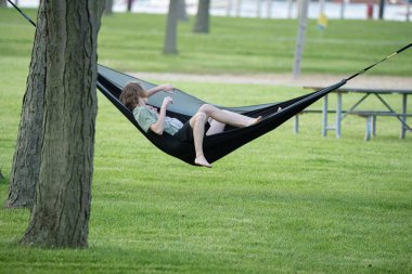 Harrison Township, Michigan, ABD - 24 Mayıs 2020: Covid-19 Corona Virüsü sırasında Michigan Metro Parkı etkinliği.