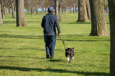 Harrison Township, Michigan, ABD - 15 Mayıs 2020: Covid-19 Corona Virüsü sırasında Michigan Metro Parkı etkinliği.