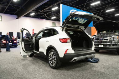 Toledo, Ohio, ABD - 02.07.2020: Büyük Toledo Otomobil Fuarı 2020, The Blade tarafından sunuldu, en yeni araç modelleri ve otomotiv teknolojisinde son gelişmeler.